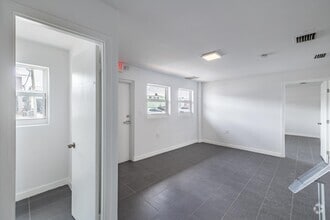 1612-1646 W 31st Pl, Hialeah, FL à louer Photo intérieure– Image 2 sur 8