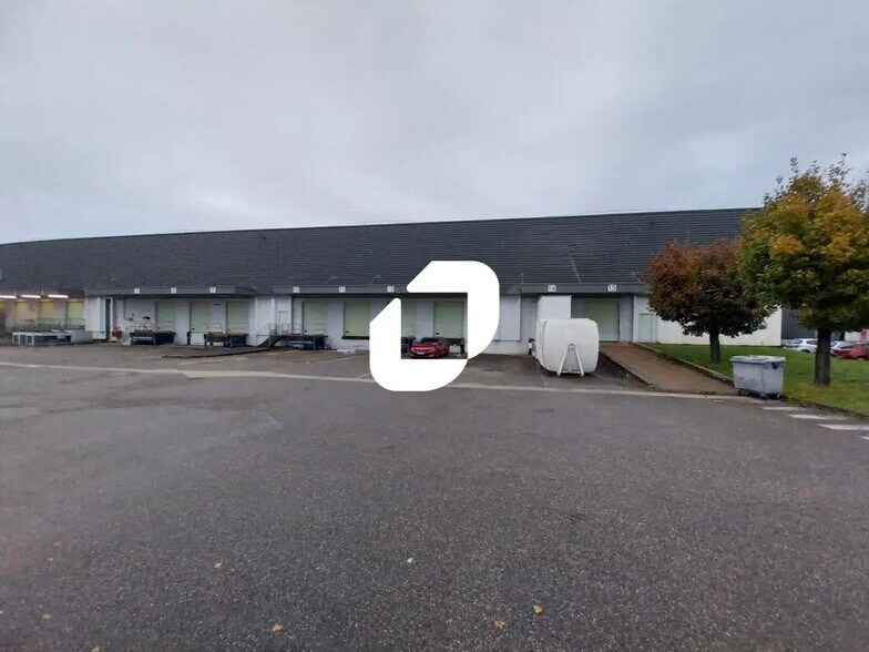 Bureau dans Vénissieux à louer - Photo de l’immeuble – Image 3 sur 15