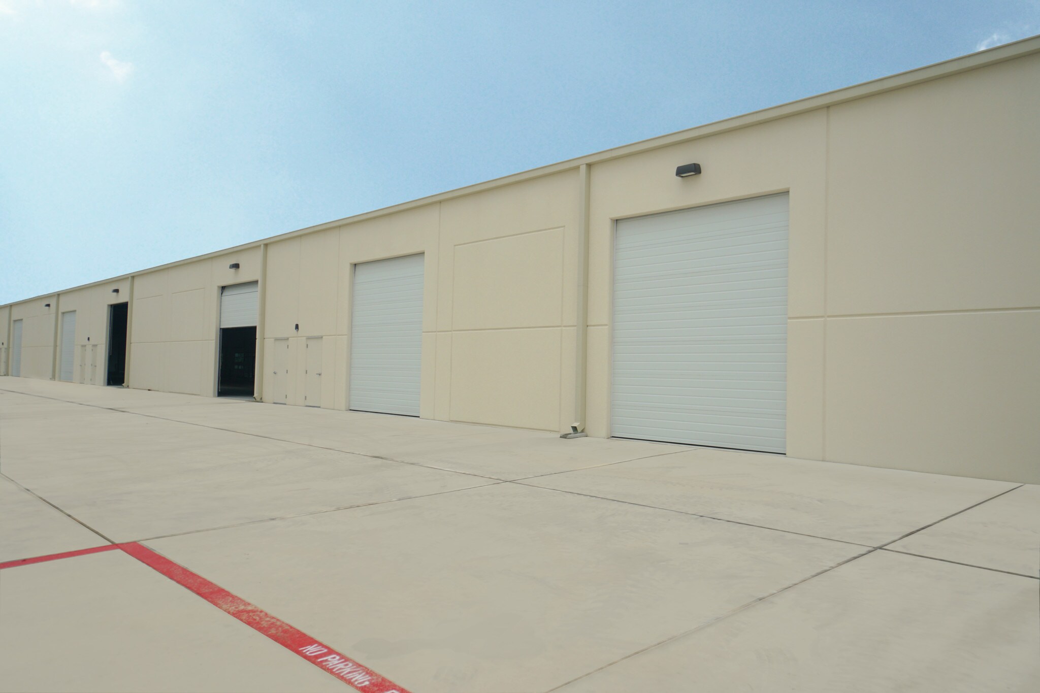 2301 Double Creek Dr, Round Rock, TX à louer Photo de l’immeuble– Image 1 sur 4