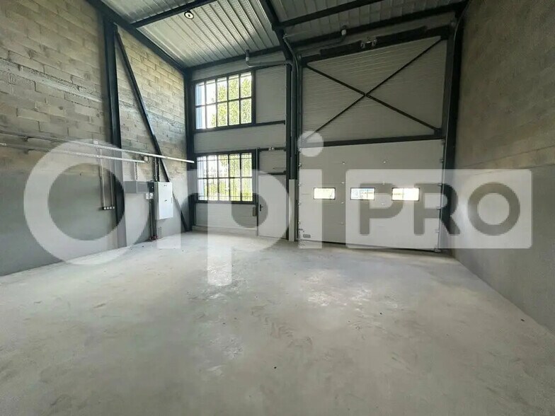 Local d’activités dans Ormoy à louer - Photo intérieure – Image 2 sur 7