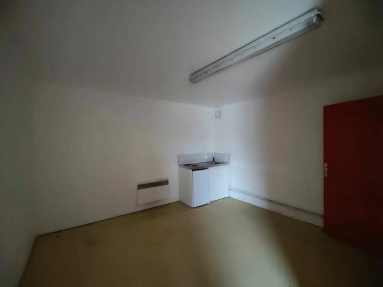 Local d’activités dans Caudebec-lès-Elbeuf à louer - Photo intérieure – Image 2 sur 3