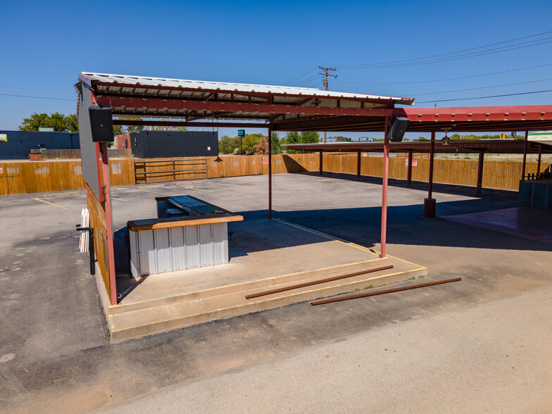 1402 Old Iowa Park, Wichita Falls, TX à louer - Photo de l’immeuble – Image 3 sur 44