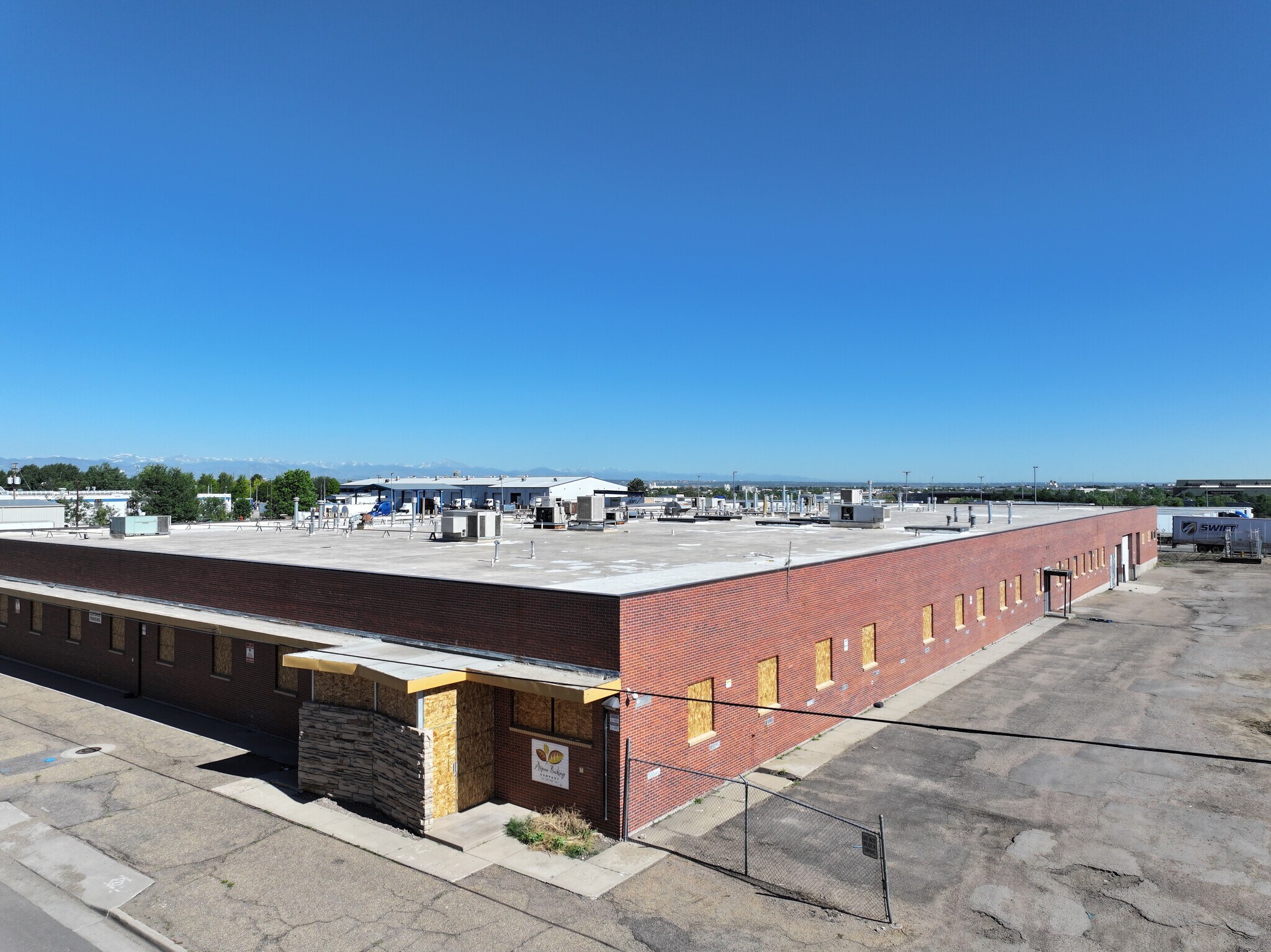 8025-8045 E 40th Ave, Denver, CO à louer Photo de l’immeuble– Image 1 sur 10