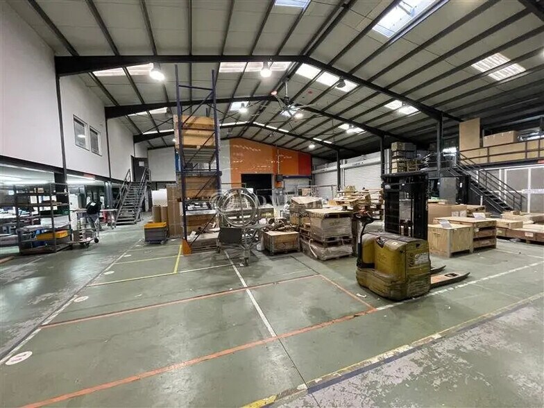 Local d'activités dans Le Haillan à vendre - Photo de l’immeuble – Image 1 sur 9