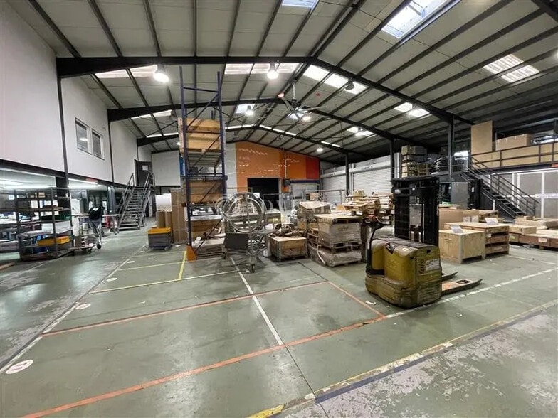 Local d'activités dans Le Haillan à vendre - Photo intérieure – Image 1 sur 9