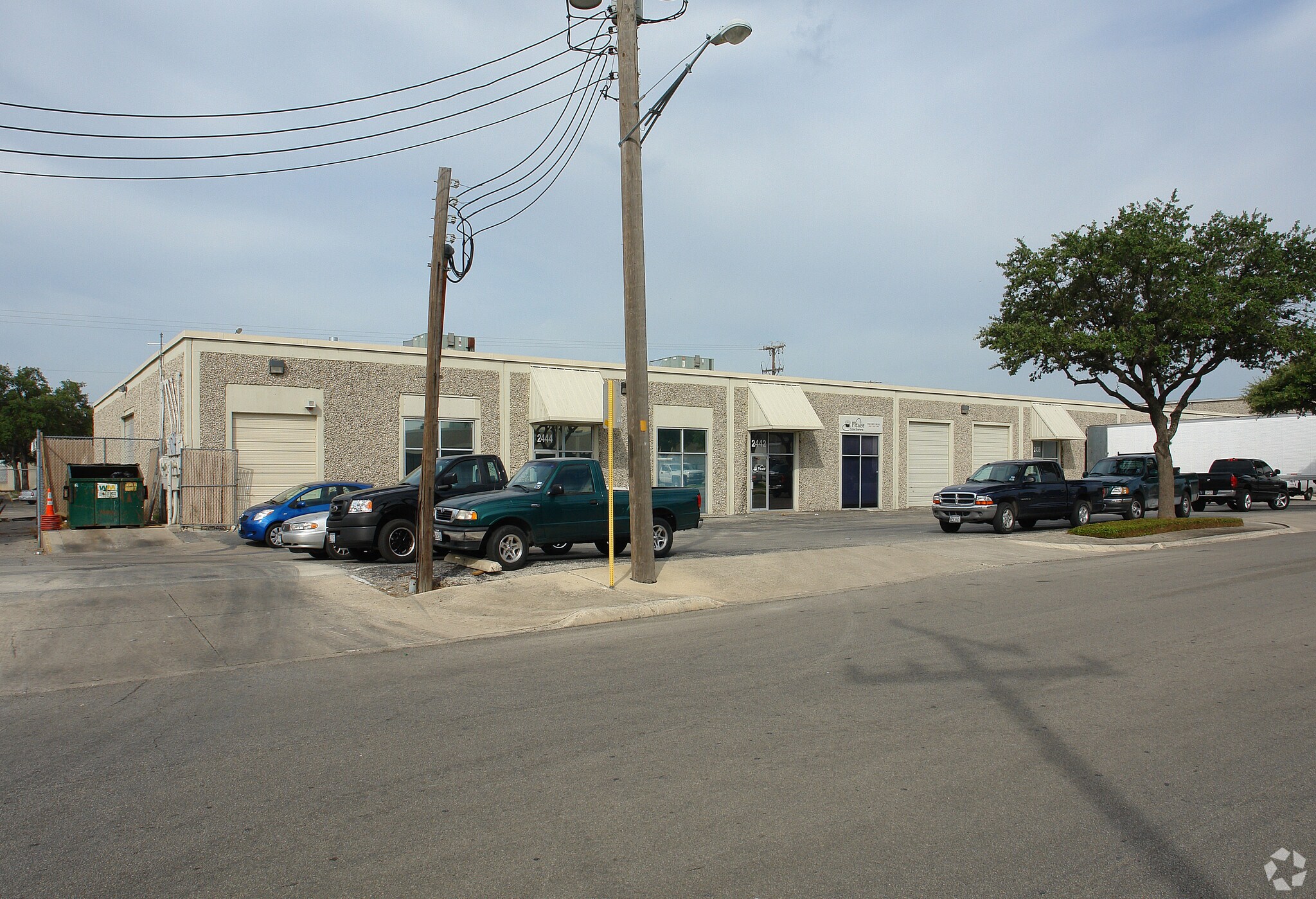 2434-2444 Brockton, San Antonio, TX à louer Photo de l’immeuble– Image 1 sur 3