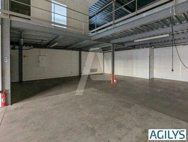 Plus de détails pour Local d’activités à vendre