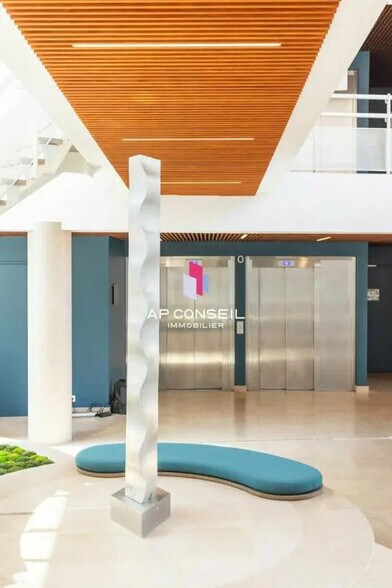 Bureau dans Versailles à louer - Hall d’entrée – Image 1 sur 6