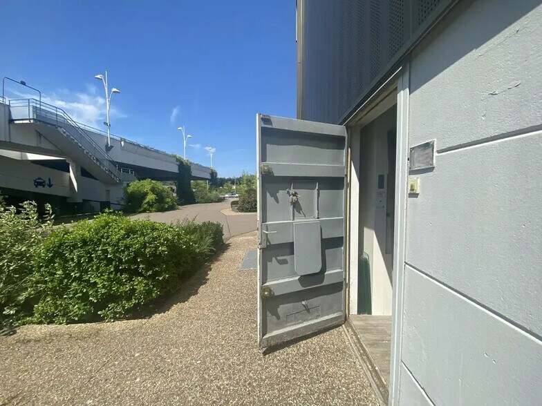 Local commercial dans Montivilliers à louer - Photo de l’immeuble – Image 2 sur 5