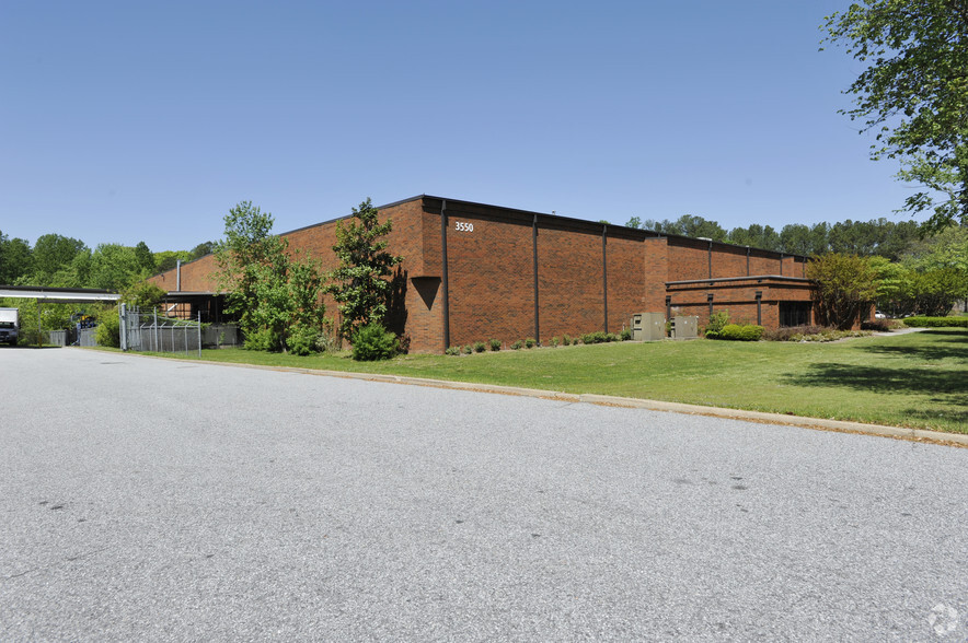 3550 Atlanta Industrial Pky N, Atlanta, GA à vendre - Photo de l’immeuble – Image 3 sur 4