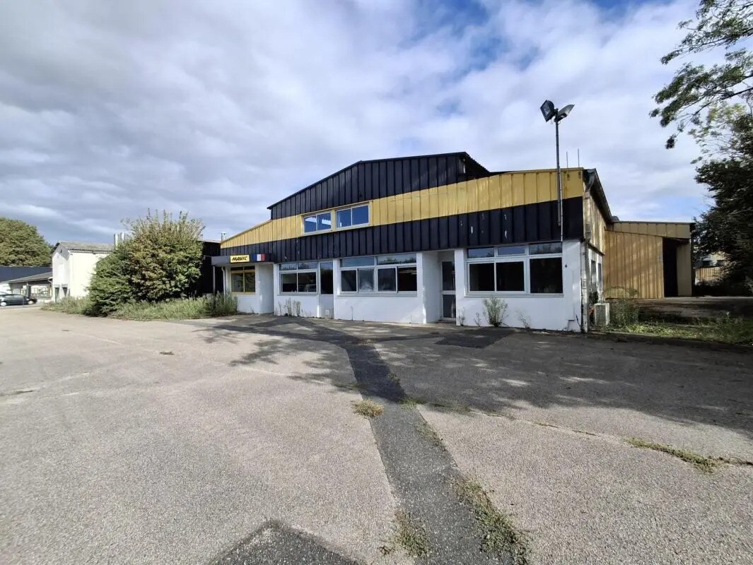 Local d'activités dans Saint-Trivier-sur-Moignans à vendre Photo de l’immeuble– Image 1 sur 8