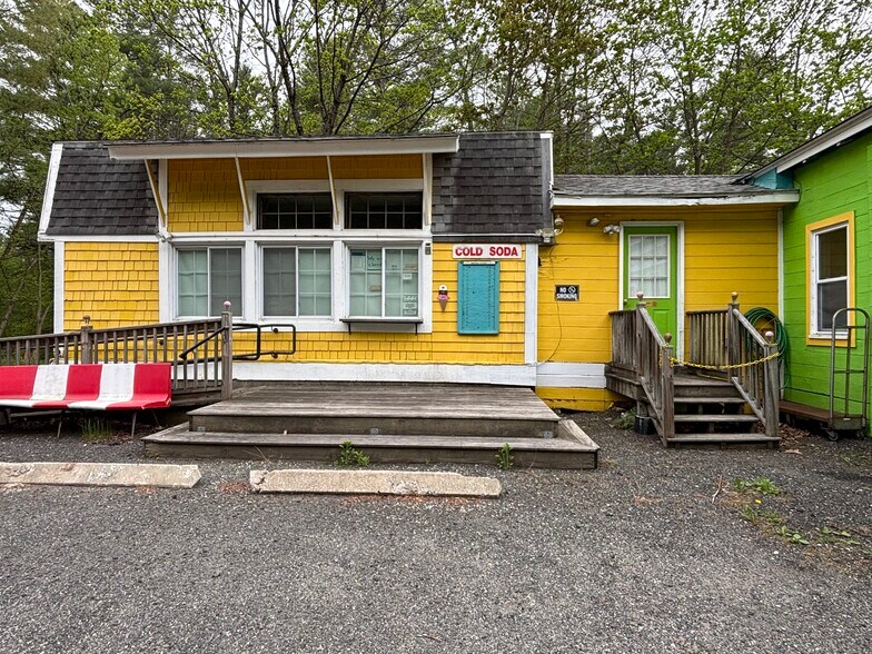 395 Laurel St, Lee, MA à vendre - Photo de l’immeuble – Image 3 sur 40
