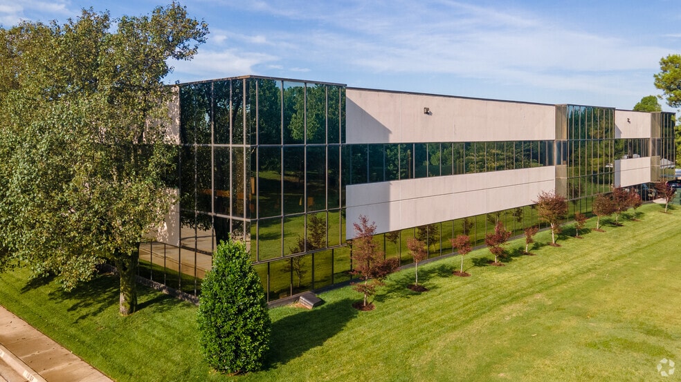 4100 Perimeter Center Dr, Oklahoma City, OK à louer - Photo de l’immeuble – Image 2 sur 7