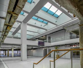 2401 Colorado Ave, Santa Monica, CA à louer Photo de l’immeuble– Image 2 sur 10