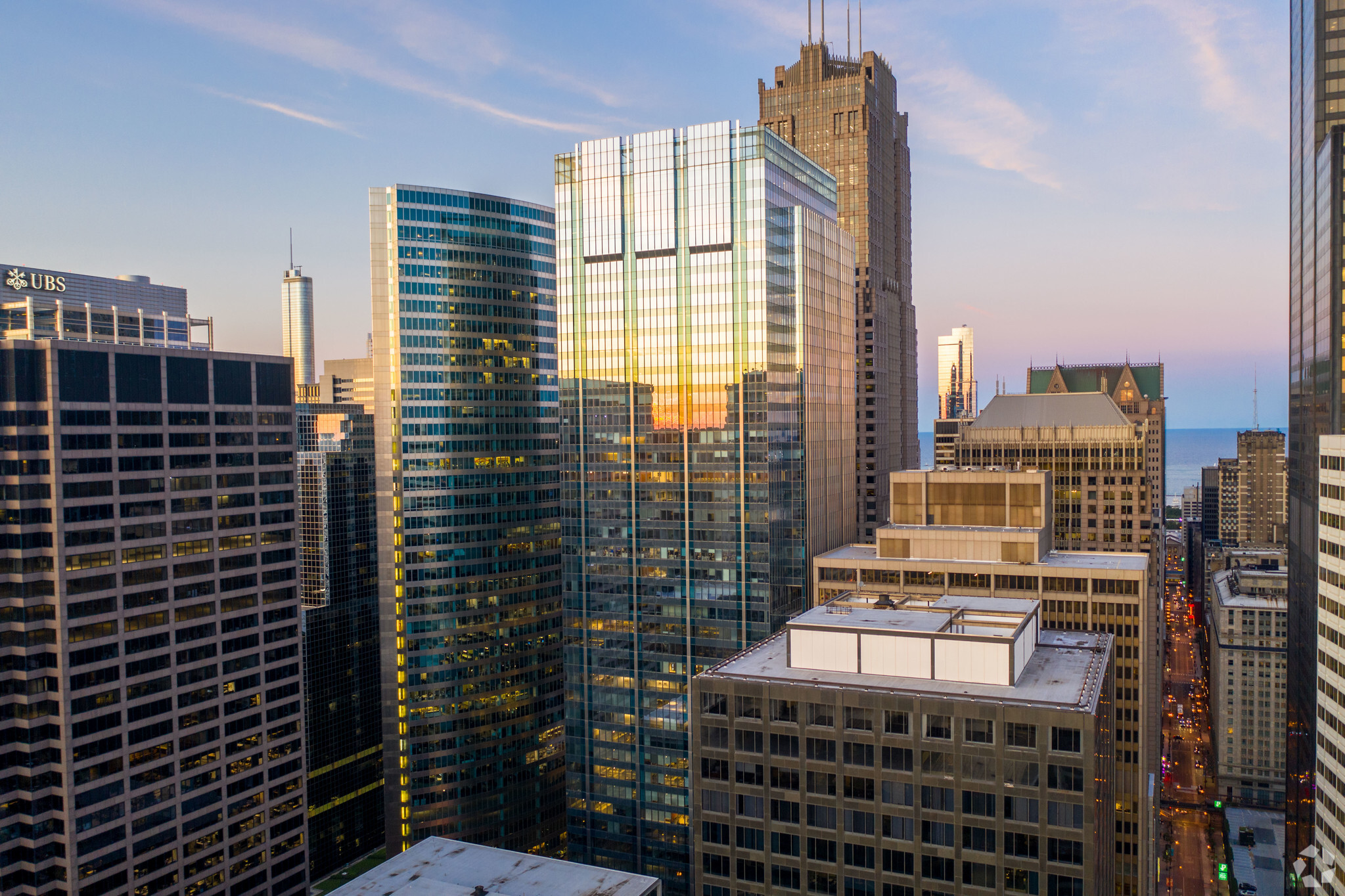 111 S Wacker Dr, Chicago, IL à louer Photo de l’immeuble– Image 1 sur 16