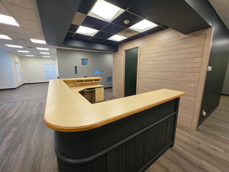 9750 Lantern Rd, Fishers, IN à louer - Photo de l’immeuble – Image 2 sur 12