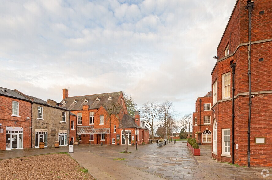 Union Rd, Lincoln à louer - Photo de l’immeuble – Image 3 sur 7