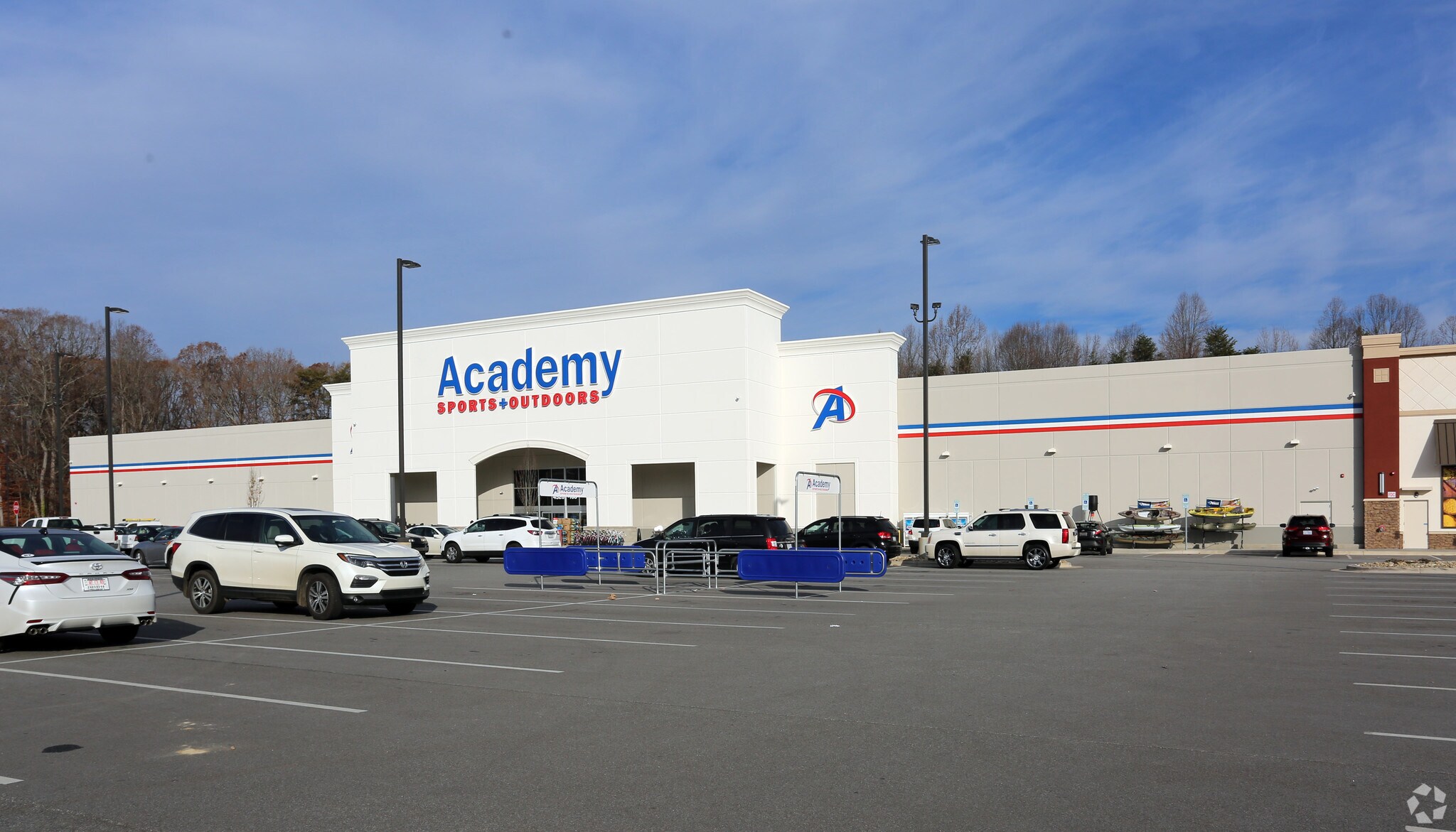 4526 W Wendover Ave, Greensboro, NC à louer Photo principale– Image 1 sur 8