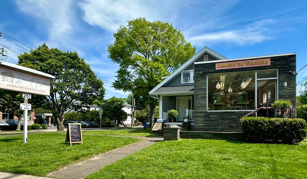 261 E Putnam Ave, Cos Cob, CT à louer - Photo de l’immeuble – Image 3 sur 16