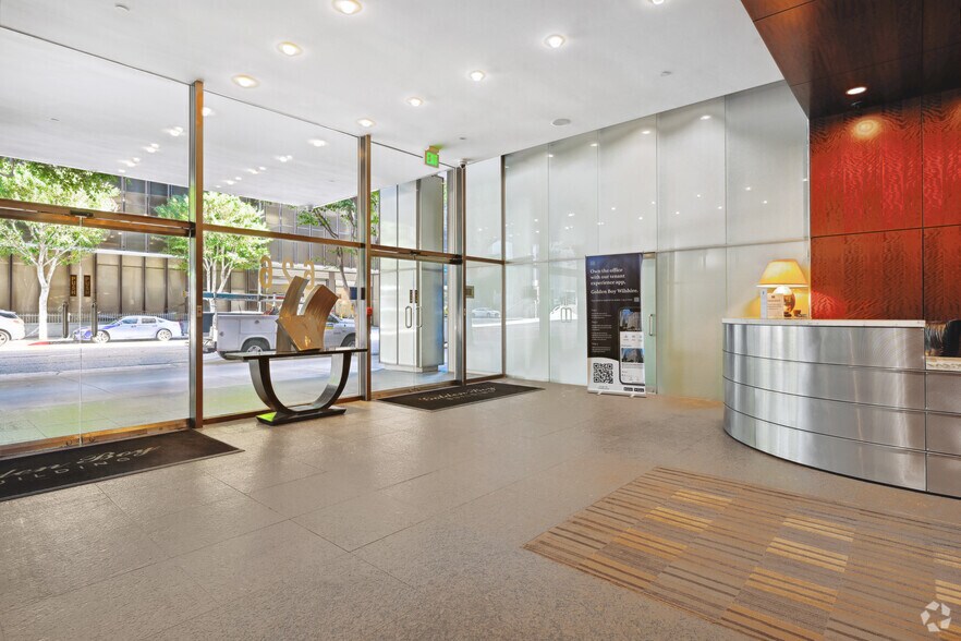 626 Wilshire Blvd, Los Angeles, CA à louer - Hall d’entrée – Image 2 sur 26