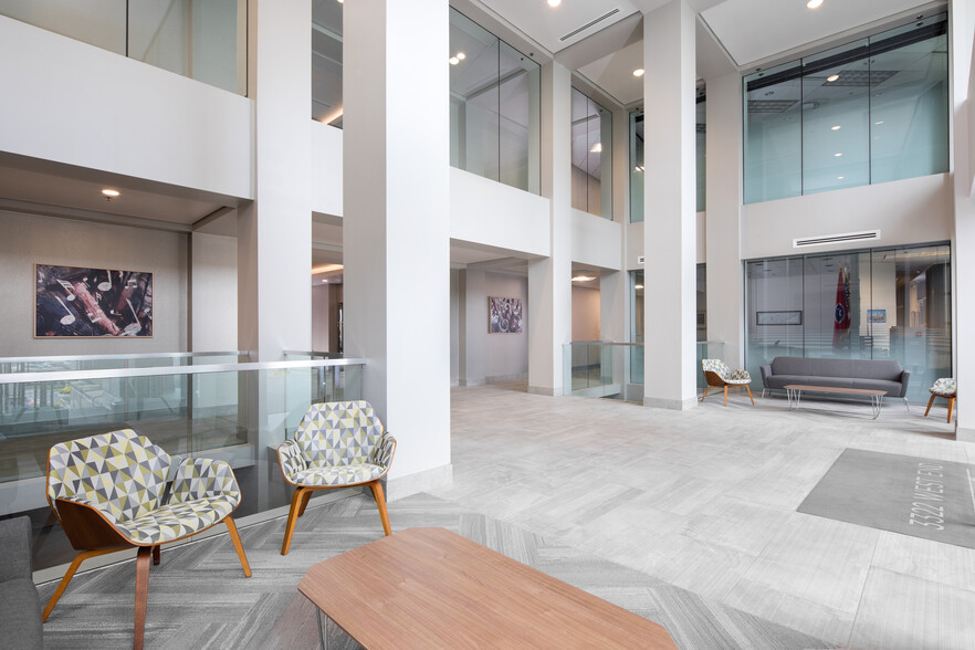 3322 West End Ave, Nashville, TN à louer - Photo de l’immeuble – Image 3 sur 5