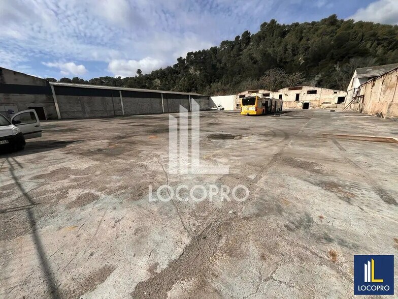 Local d’activités dans La Trinité à louer - Photo de l’immeuble – Image 3 sur 8