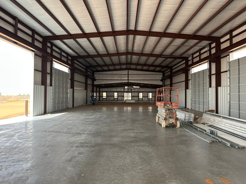 2408 E County Road 130, Midland, TX à vendre - Photo intérieure – Image 3 sur 13