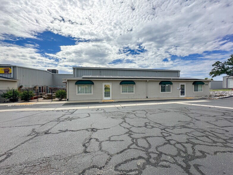 8938 Airport Rd, Redding, CA à louer - Photo de l’immeuble – Image 1 sur 13