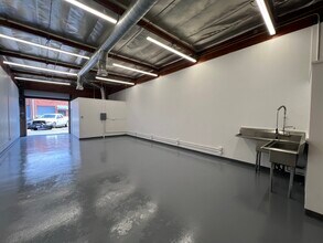 7411 Laurel Canyon Blvd, North Hollywood, CA à louer Photo intérieure– Image 1 sur 7