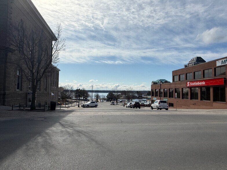2 King St W, Brockville, ON à vendre - Photo de l’immeuble – Image 3 sur 8