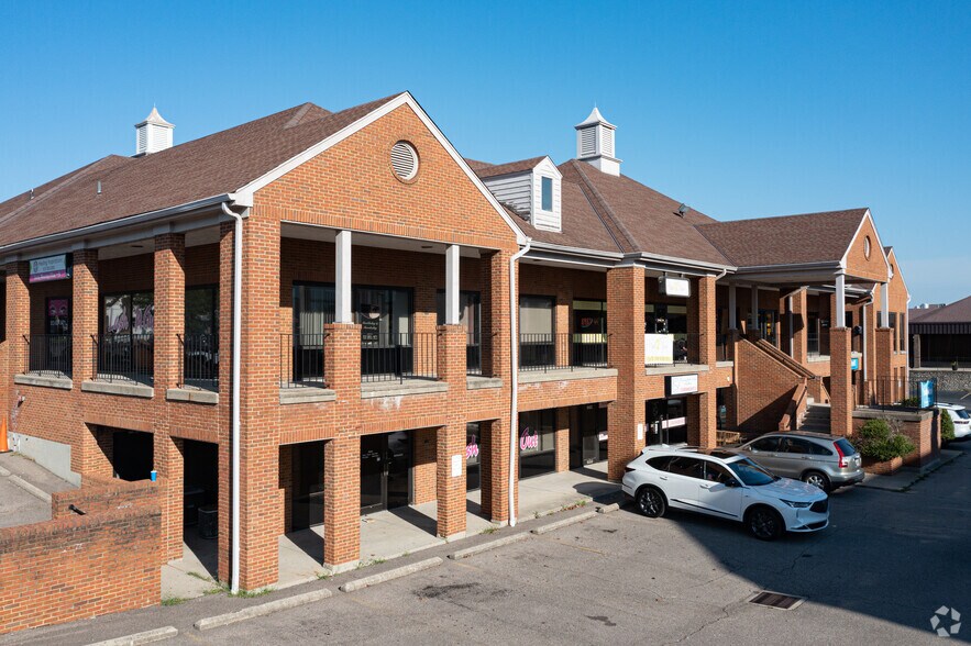 9452-9468 Towne Square Ave, Blue Ash, OH à louer - Photo de l’immeuble – Image 3 sur 5