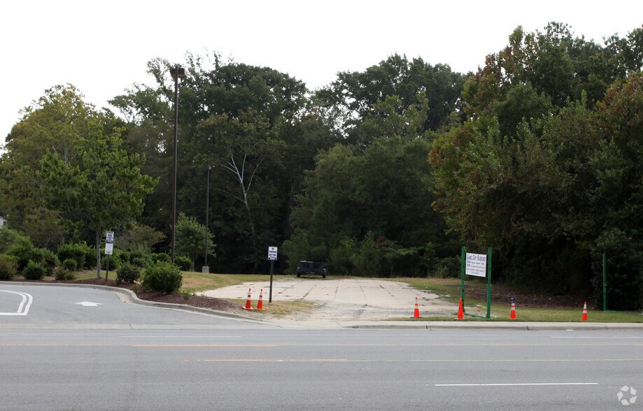 S Charles St, Greenville, NC à louer - Photo principale – Image 1 sur 3