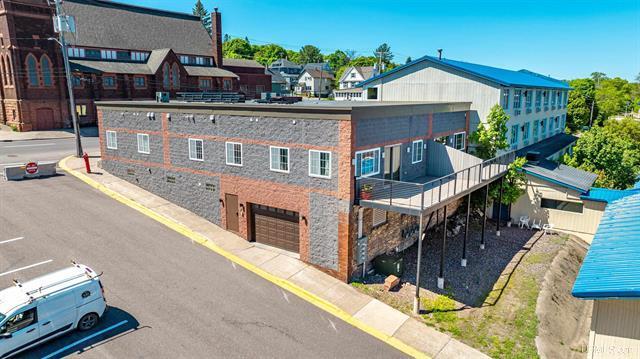 208 E Montezuma Ave, Houghton, MI à vendre - Photo de l’immeuble – Image 2 sur 6
