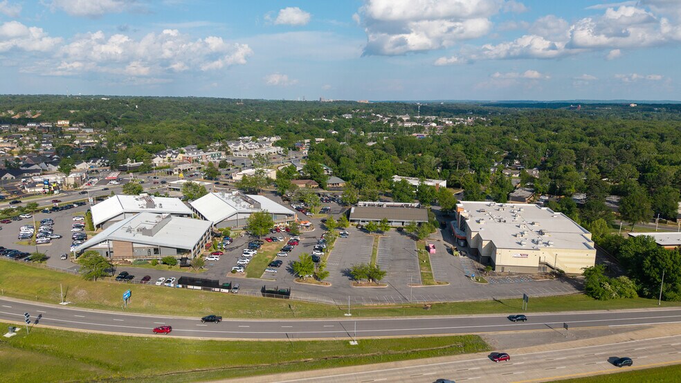 10301 N Rodney Parham Rd, Little Rock, AR à louer - Photo de l’immeuble – Image 3 sur 10