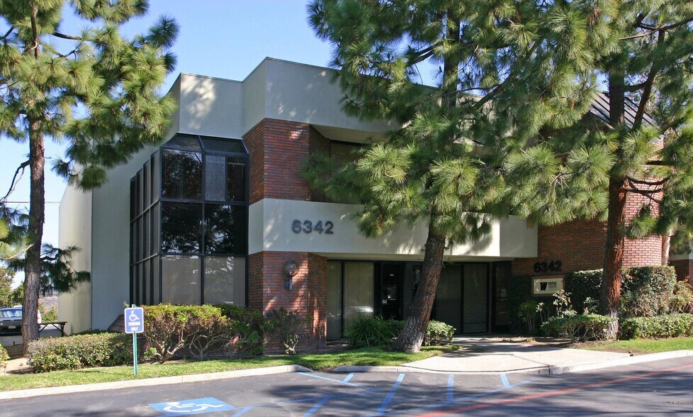 6342 Ferris Sq, San Diego, CA à vendre - Photo de l’immeuble – Image 2 sur 4