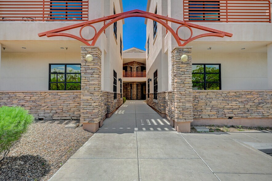 1358 Paseo Verde St, Henderson, NV à vendre - Photo de l’immeuble – Image 3 sur 27