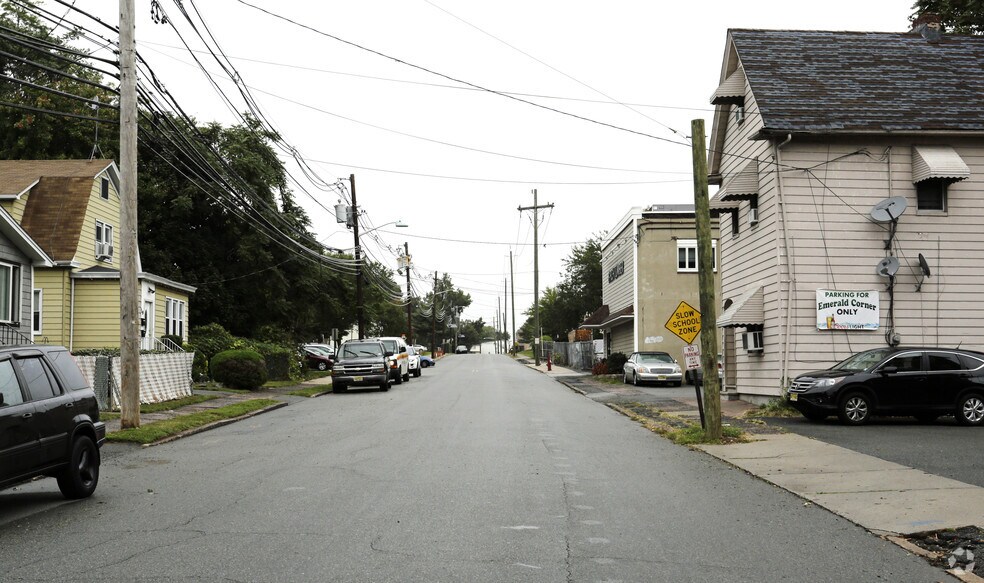 6-8 Oak St, Clifton, NJ à louer - Photo de l’immeuble – Image 2 sur 2