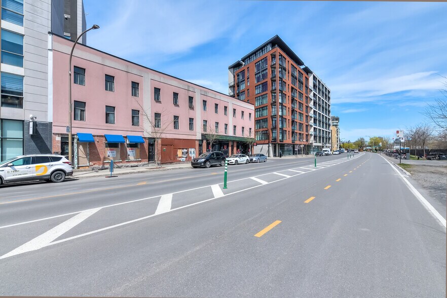 681-697 Rue De La Commune O, Montréal, QC à louer - Photo de l’immeuble – Image 3 sur 4
