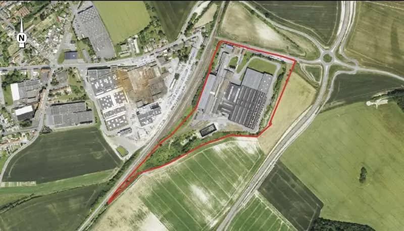 Local d'activités dans Fresnoy-le-Grand à vendre Photo de l’immeuble– Image 1 sur 10