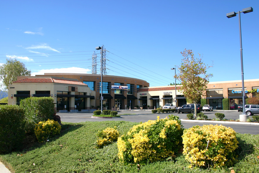 Cinema & Bouquet, Santa Clarita, CA à louer - Photo de l’immeuble – Image 3 sur 8