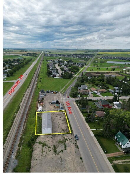 670 10th Ave, Carstairs, AB à vendre - Aérien – Image 3 sur 4