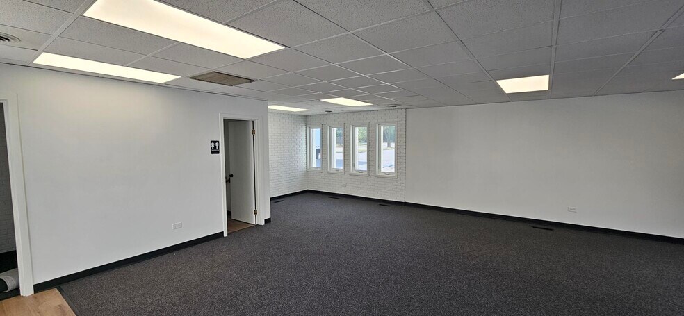 310-340 Melvin, Northbrook, IL à louer - Photo de l’immeuble – Image 3 sur 9