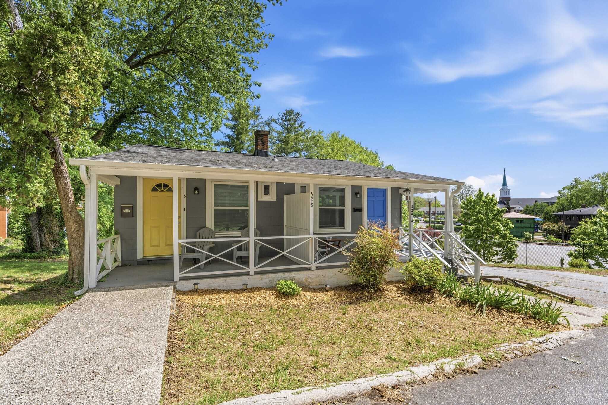 526 Fleming St, Hendersonville, NC à vendre Photo de l’immeuble– Image 1 sur 8