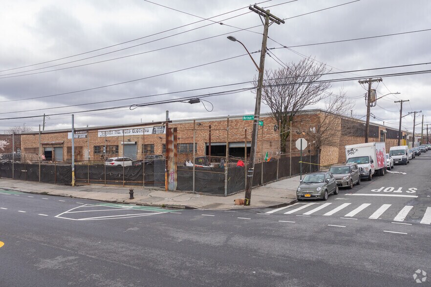 625 Wortman Ave, Brooklyn, NY à louer - Photo de l’immeuble – Image 2 sur 12