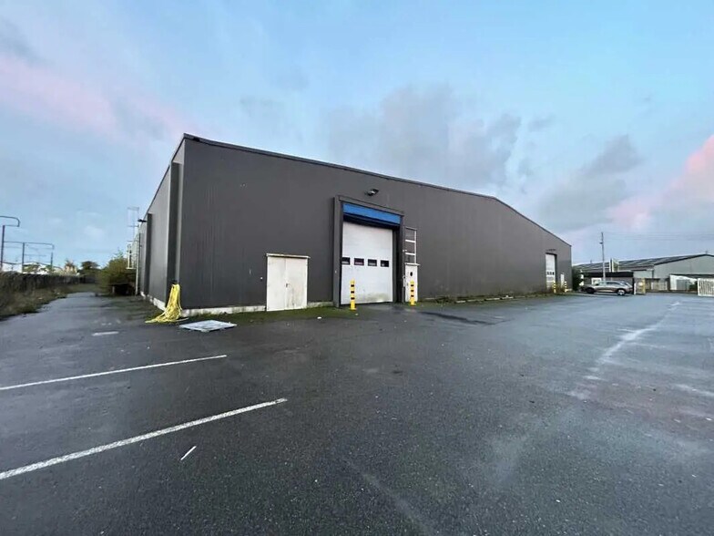 Local d'activités dans Saint Nazaire à vendre - Photo de l’immeuble – Image 1 sur 8