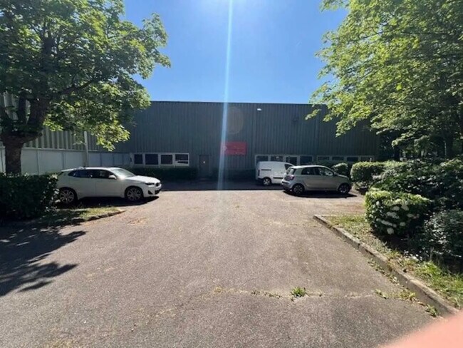 Plus de détails pour 1/3 Avenue Jean Pierre Timbaud, Trappes - Industriel/Logistique à louer
