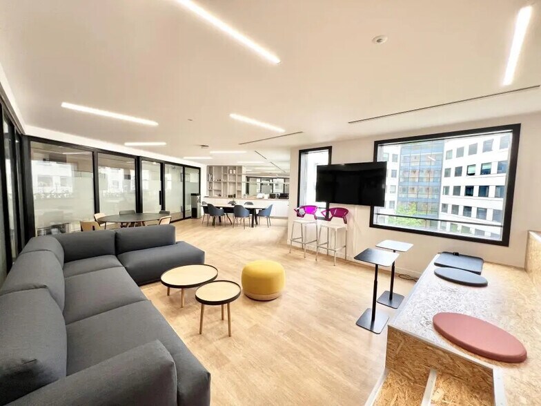 Bureau dans Courbevoie à louer - Photo de l’immeuble – Image 3 sur 7