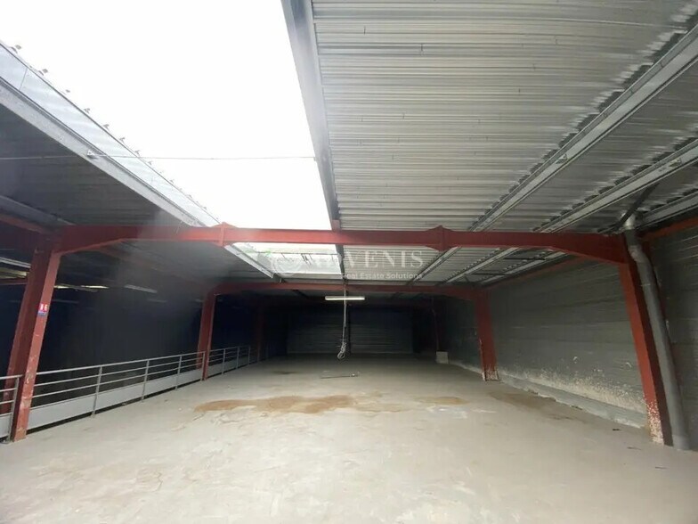 Industriel/Logistique dans Coignières à louer - Photo de l’immeuble – Image 3 sur 7