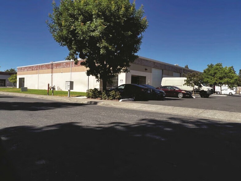 6220 Belleau Wood Ln, Sacramento, CA à louer - Photo principale – Image 2 sur 9