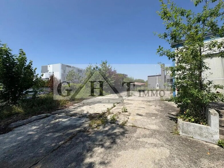 Bureau dans Vaux-le-Pénil à louer - Photo de l’immeuble – Image 2 sur 14